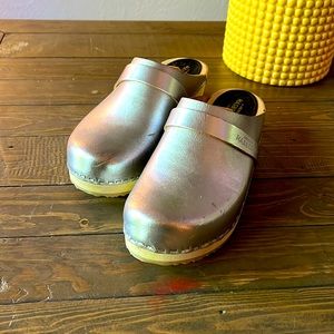Swedish Hasbeens silver clogs